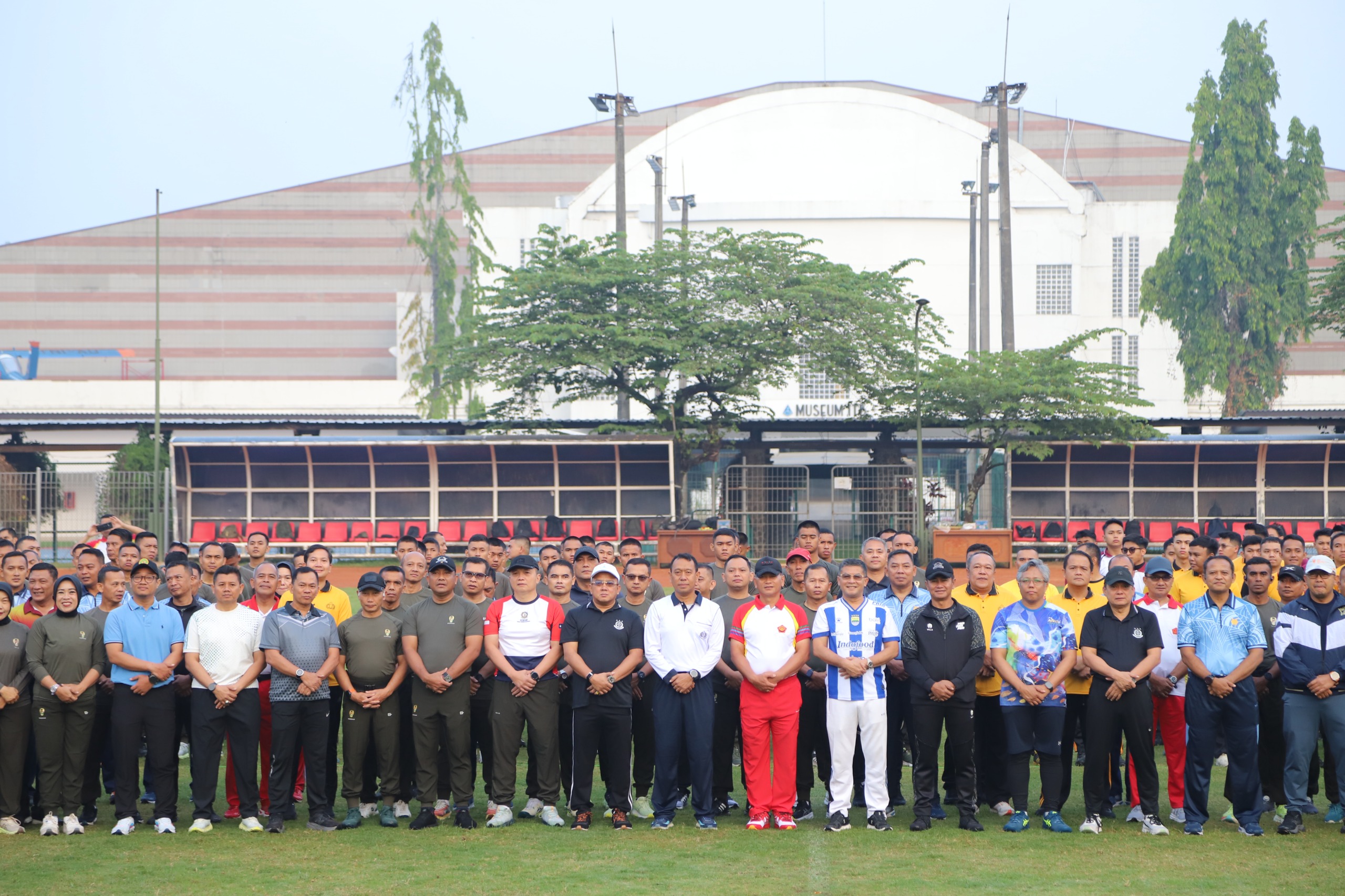 Olahraga Bersama TNI-Polri dan Forkopimda Perkuat Sinergitas di Wilayah Kogartap II/Bandung.