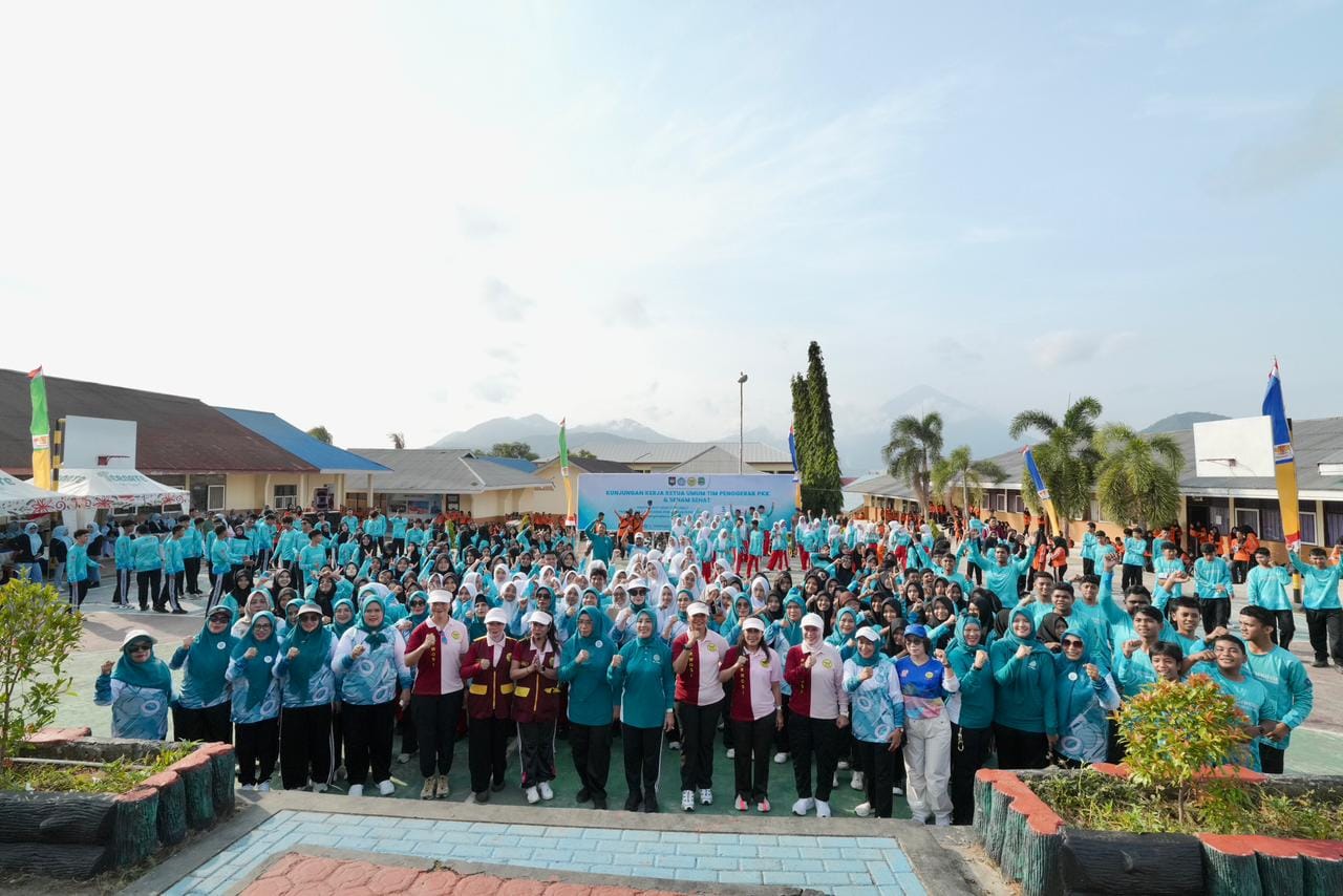 Jumat, 4 September 2026 Kunjungi SMAN 2 Kota Ternate, Ketum TP PKK Tekankan Pentingnya Hidup Sehat