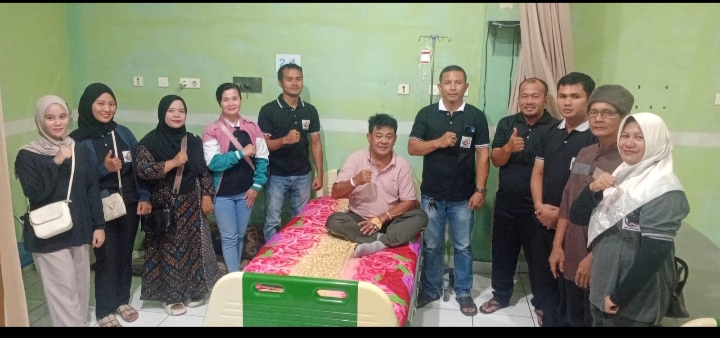 Bang YD Bersama Gerakan Peduli Jenguk Ketua Dewan Pakar, Wujud Kebersamaan di Saat Sakit