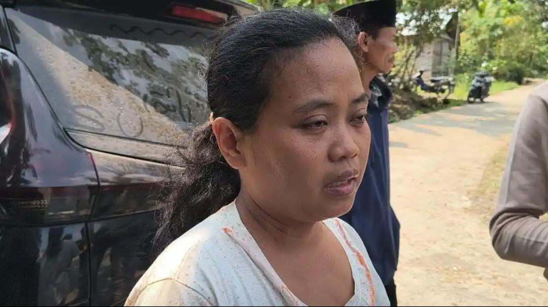 [6/6 22.06] : Warga Desa Dawung Kecamatan Jenar Kabupaten Sragen, Dewi Sri Lestari (34) diliputi perasaan gelisah sebelum putri semata wayangnya, Bilqis (11) meninggal dunia dengan kondisi penuh luka bacok.