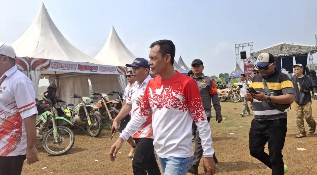 Hadiri Event Bogor Hujan Trail 2026, Wabup Bogor Sebut Jadi Penguatan Ekonomi Masyarakat Wakil Bupati Bogor, Ade Ruhandi alias Jaro Ade menghadiri event Bogor Hujan Trail 2026 yang digelar dalam rangka memeriahkan Hari Jadi Bogor (HJB) ke-544.