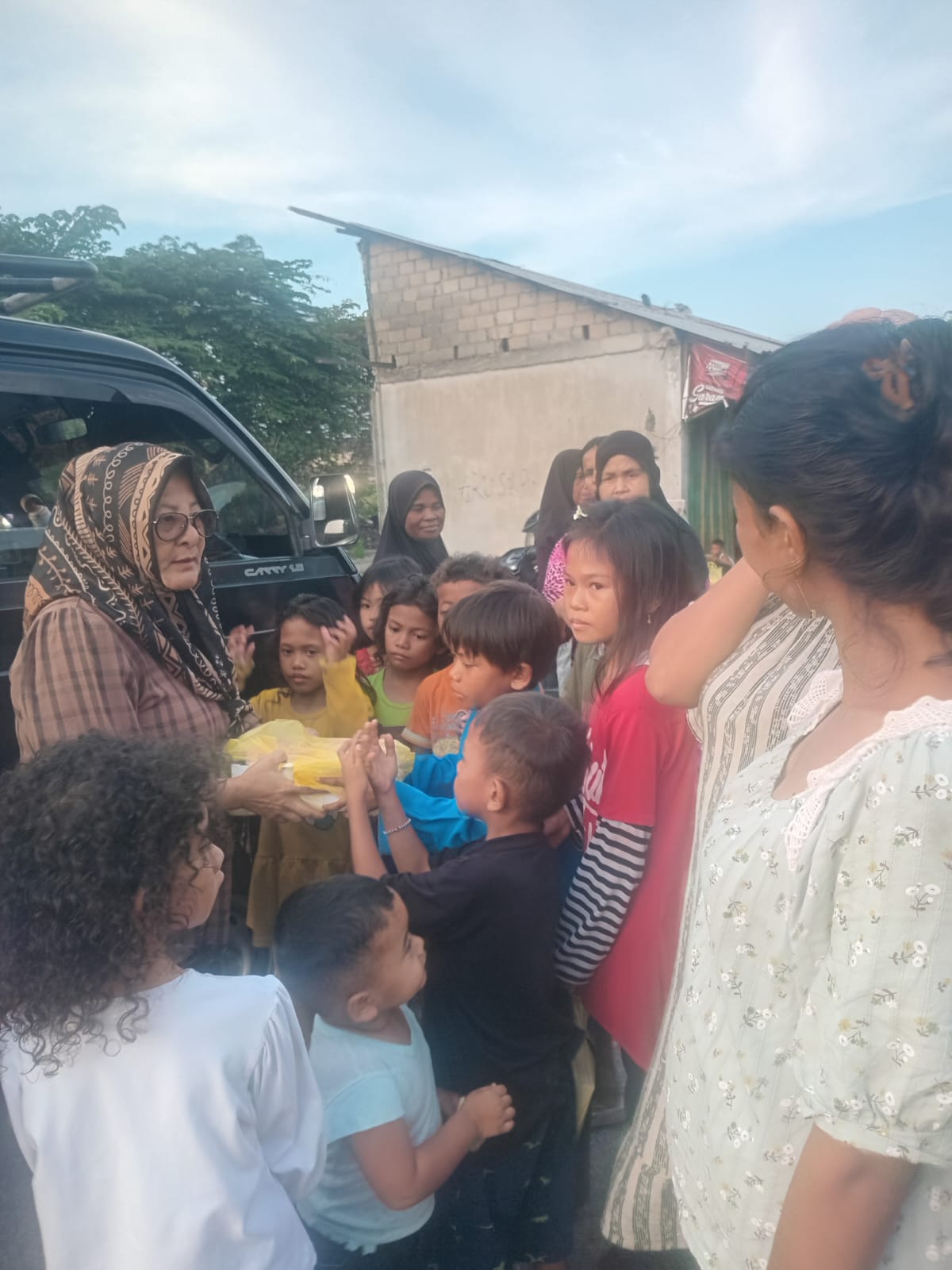 KETUA DPW PWDPI KEPRI SERAHKAN BANTUAN: RAYAKAN ULANG TAHUN KAYLA ISHAK DENGAN BERBAGI BAHAGIA BERSAMA ANAK YATIM DAN DHUAFA