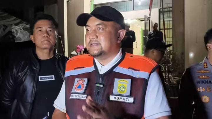 Bupati Bogor Rudy Susmanto Sampaikan Titik Api Galuga Hampir Padam, Pendinginan Terus Dilakukan