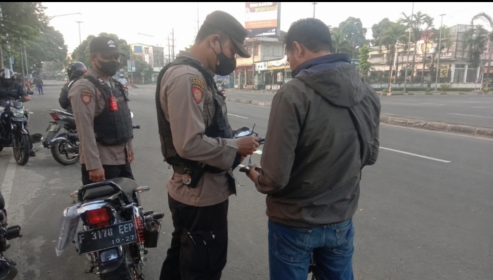Oknum Polisi Diduga Halangi Kerja Jurnalistik, Kunci Motor Wartawan Dicabut di Jalan Raya Pajajaran