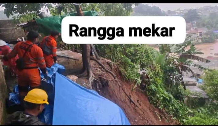 Longsor Terjang Ranggamekar Bogor Selatan, Sejumlah Rumah Rusak dan Warga Mengungsi