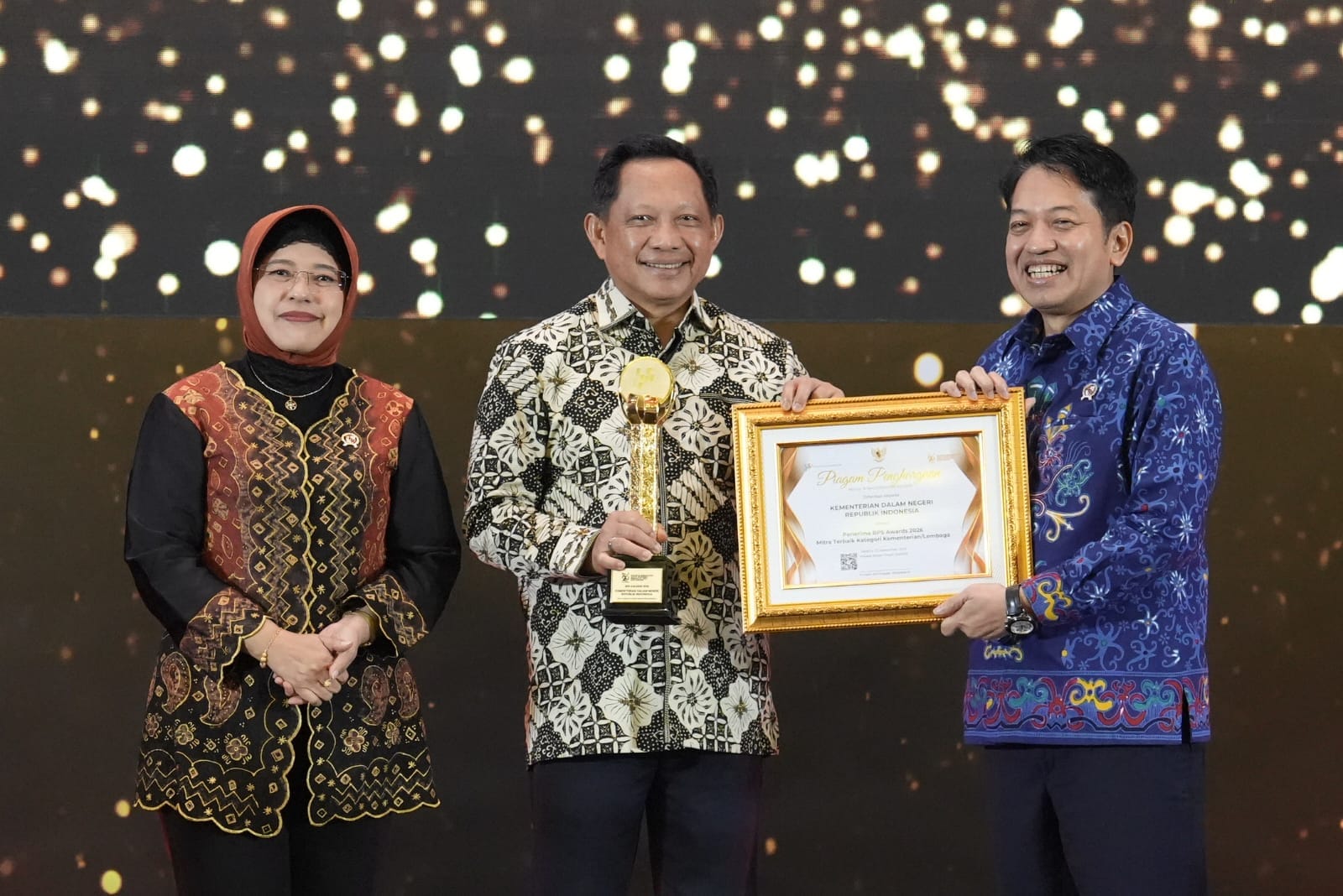 Optimalkan Statistik sebagai Kompas Pembangunan Daerah, Kemendagri Raih Penghargaan dari BPS