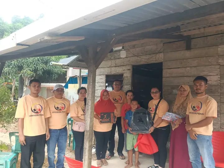 Bang YD Kembali Bantu Anak-anak Kurang Mampu di Kota Gunungsitoli Pendidikan Tak Boleh Kalah Karna Kemiskinan