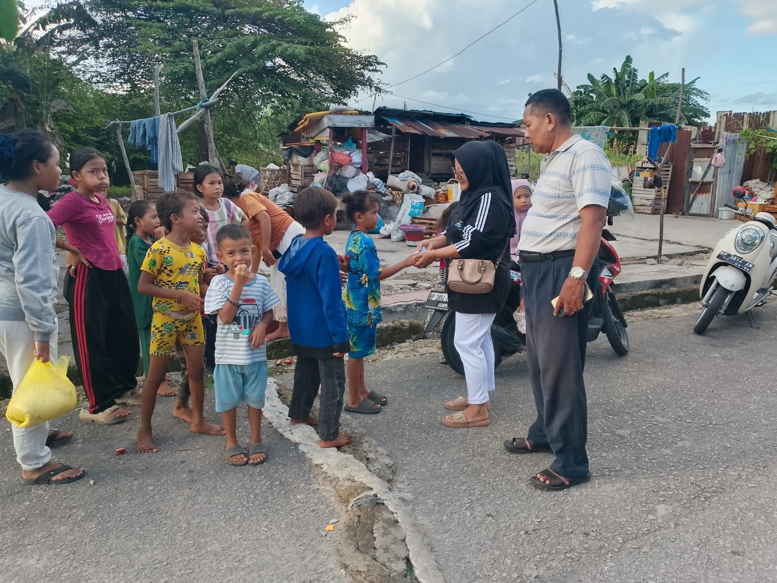 PWDPI Kepri Santuni Anak Yatim Piatu di Sungai Lakam Barat