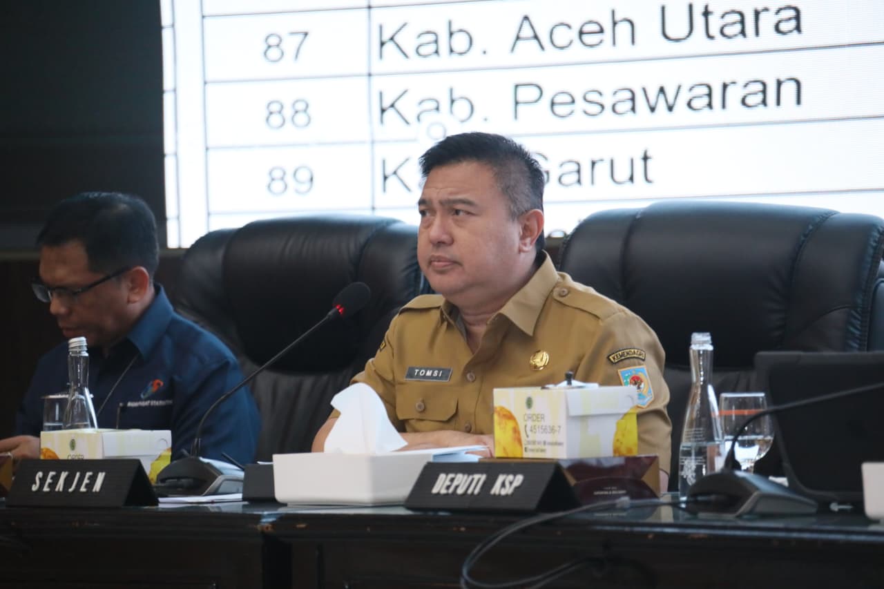 Sekjen Kemendagri Minta Pemda Atasi Kenaikan Harga Komoditas Cabai Merah*