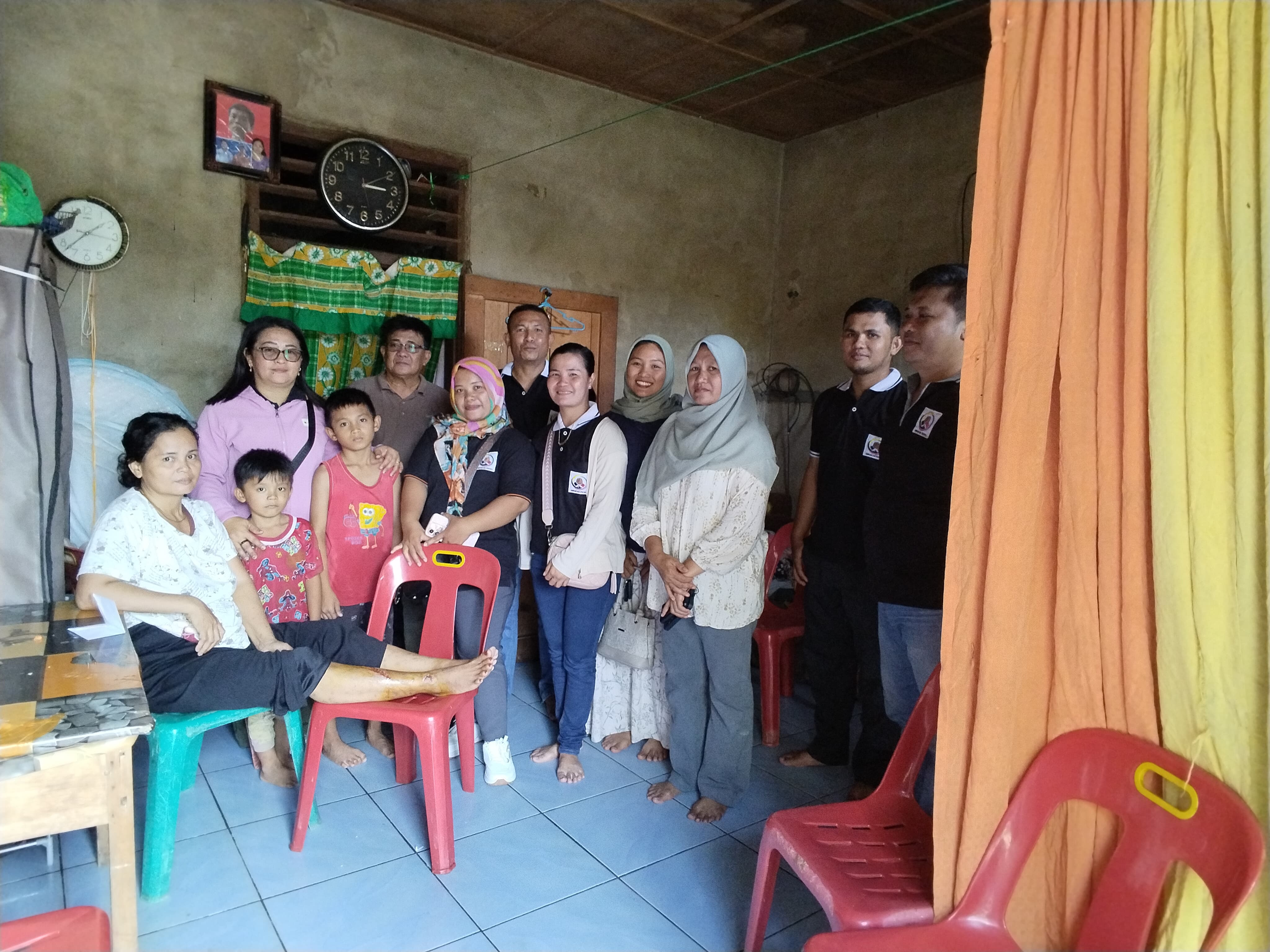Seorang Janda Korban Tabrak Lari Menangis Haru Saat Bang YD Hadir Memberikan Harapan.