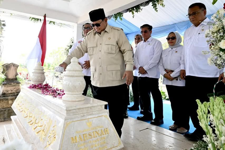 Khidmat dan Penuh Makna, Presiden Prabowo Berziarah ke Makam Marsinah